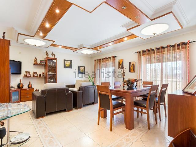 Apartamento venda em Alembrança, Almada