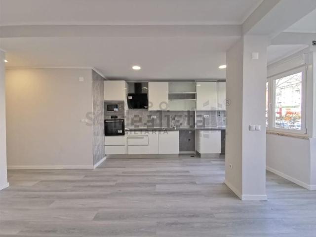 Apartamento venda em Almada, Setúbal