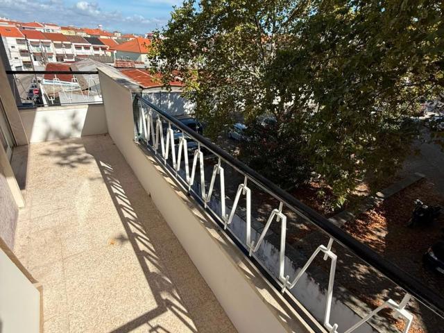 Apartamento alugar em Alembrança, Almada