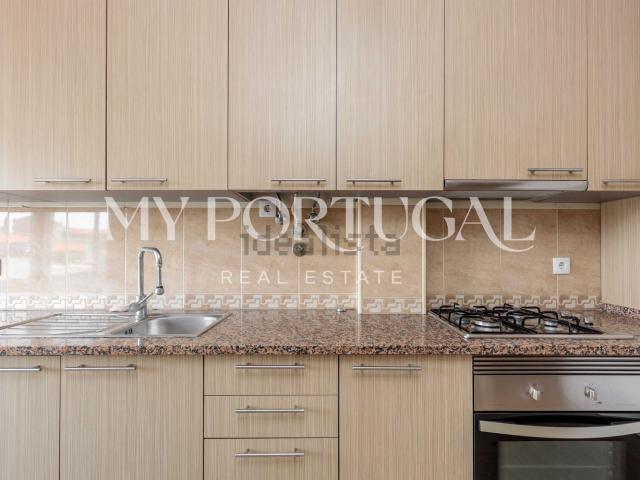 Apartamento alugar em Santo António do Laranjeiro, Almada