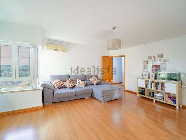 Apartamento venda em Alembrança, Almada