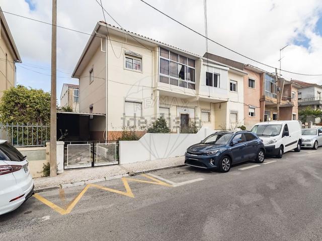 Apartamento venda em Alembrança, Almada