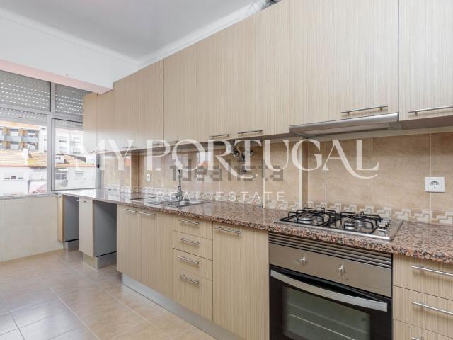 Apartamento alugar em Santo António do Laranjeiro, Almada