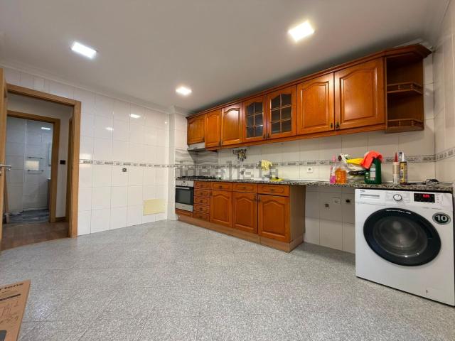 Apartamento alugar em Alto da Ponte, Almada