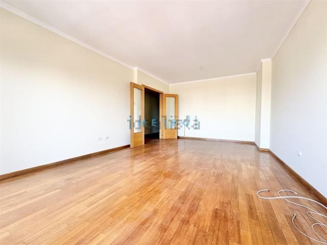 Apartamento alugar em Porto, Lordelo Do Ouro