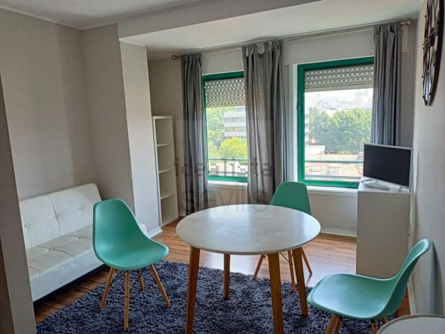 Apartamento alugar em Lordelo Do Ouro, Vilar