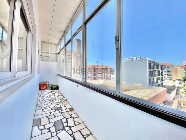 Apartamento alugar em Porto, Lordelo Do Ouro