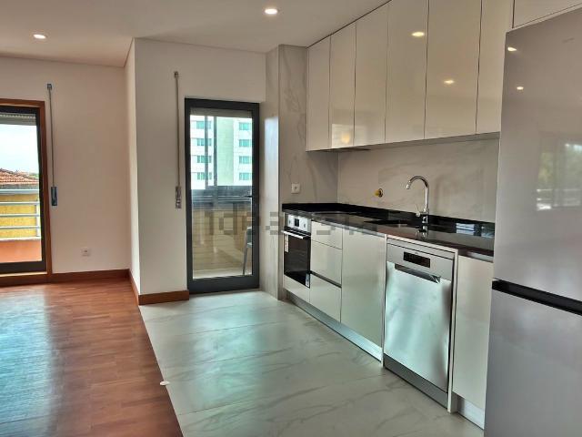 Apartamento alugar em Porto, Lordelo Do Ouro