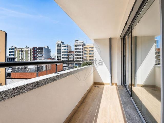 Apartamento alugar em Porto, Lordelo Do Ouro