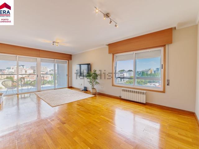 Apartamento alugar em Porto, Lordelo Do Ouro