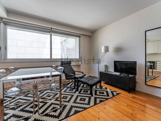 Apartamento alugar em Bairro Doutor Nuno Pinheiro Torres, Porto