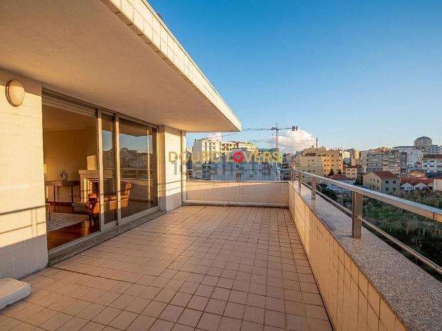 Apartamento alugar em Porto, Lordelo Do Ouro