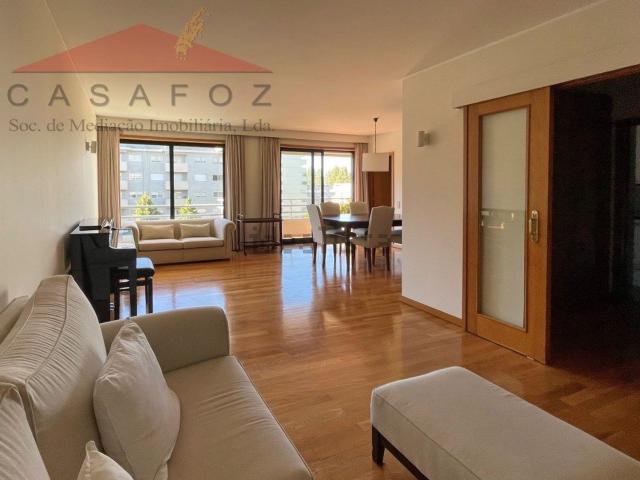 Apartamento alugar em Porto, Lordelo Do Ouro
