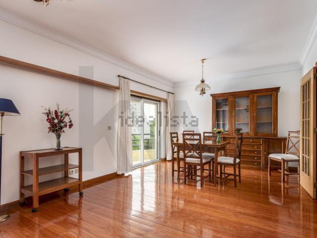 Apartamento alugar em Quinta do Lambert, Lisboa