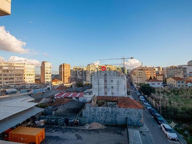 Apartamento alugar em Porto, Lordelo Do Ouro