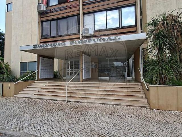 Apartamento alugar em Quarteira, Loulé