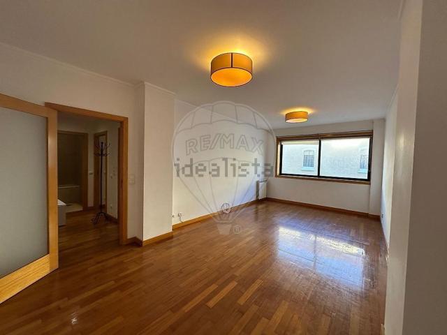 Apartamento alugar em Basílio Teles, Porto