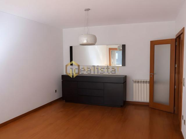 Apartamento alugar em Basílio Teles, Porto
