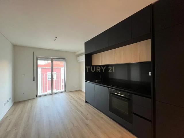 Apartamento venda em Santiago Dos Velhos, Lisboa