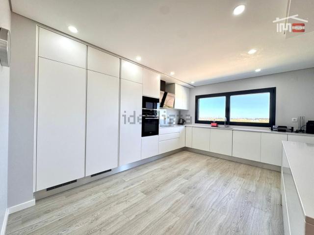 Apartamento alugar em Urbanização Alto dos Moinhos, Montijo