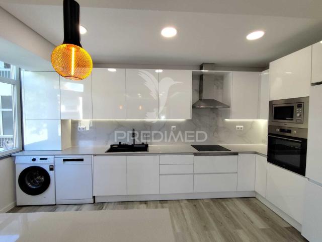 Apartamento venda em Vale de Milhaços, Seixal
