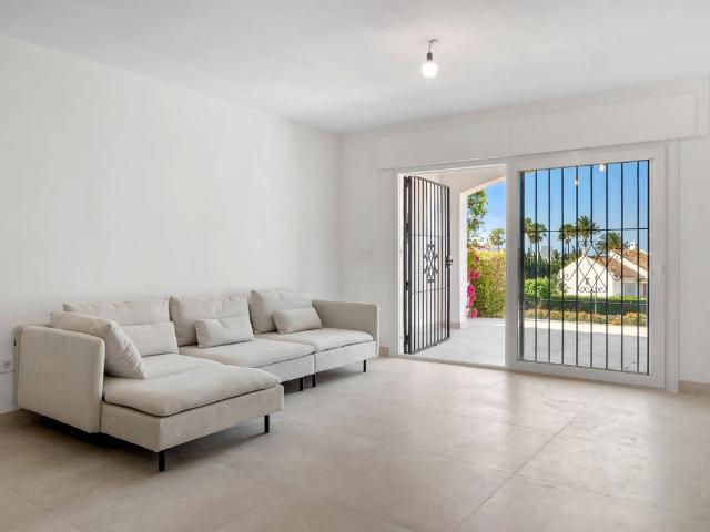 Apartamento en venta en Nueva Andalucía, Costa del Sol Occidental