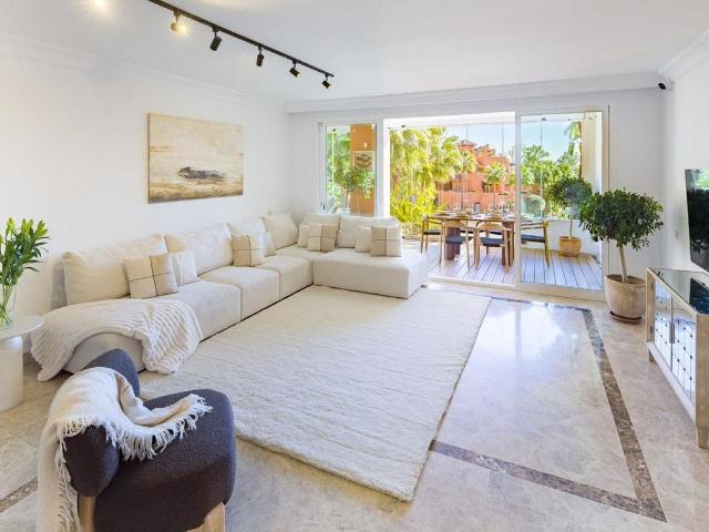 Apartamento en venta en Nueva Andalucía, Costa del Sol Occidental