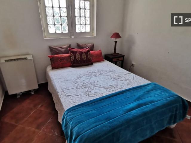 Apartamento alugar em Área Residencial de Capuchos, Funchalinho, Casas Velhas, Pilotos, Vila Nova de Caparica, Casalinho, Almada