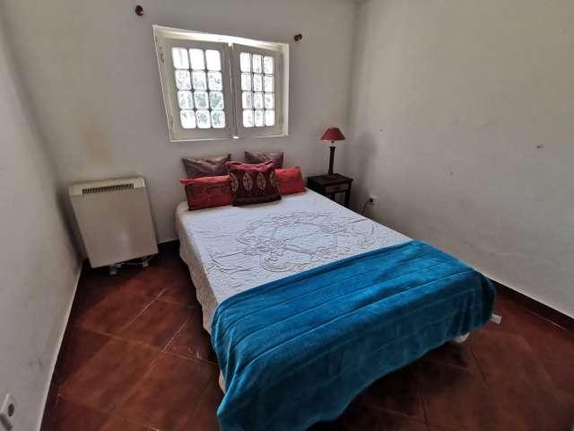 Apartamento alugar em Área Residencial de Capuchos, Funchalinho, Casas Velhas, Pilotos, Vila Nova de Caparica, Casalinho, Almada
