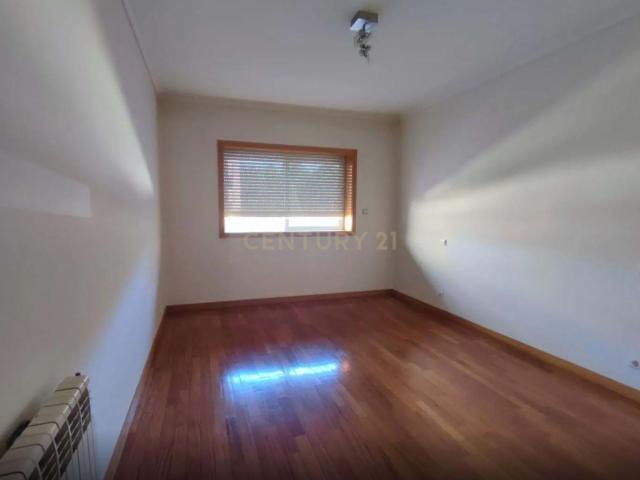 Apartamento alugar em Vila Boa, Arcozelo