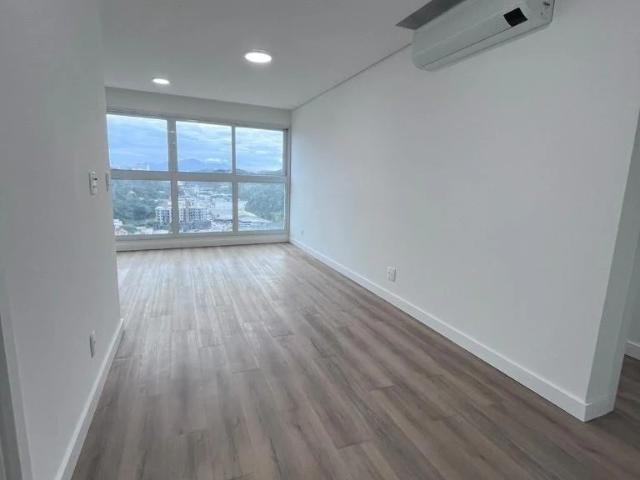 Apartamento aluguel em Ariribá, Itajaí