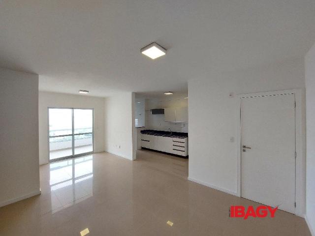 Apartamento aluguel em Kobrasol, São José