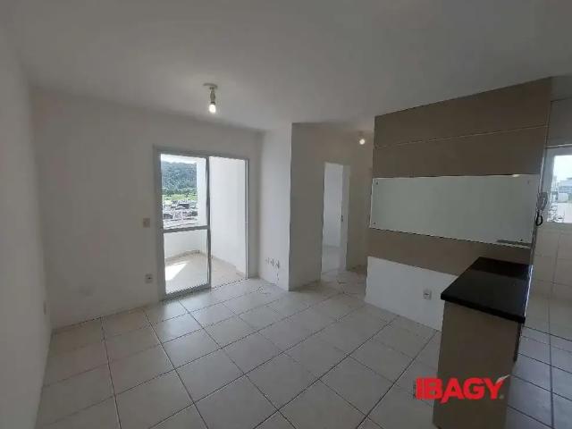 Apartamento aluguel em Roçado, São José