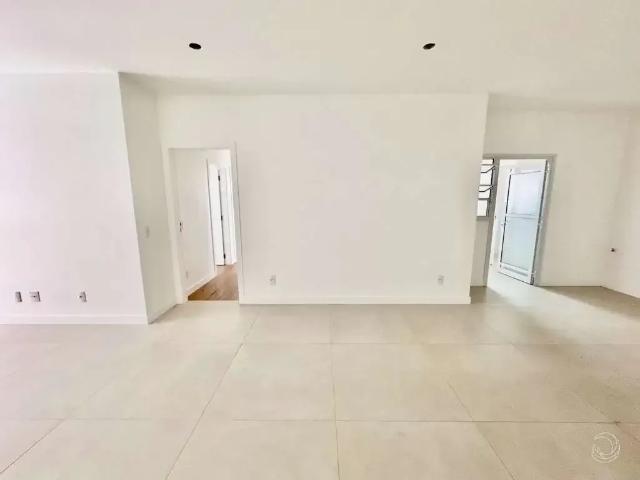 Apartamento venda em Região Geográfica Imediata de Florianópolis, Desterro