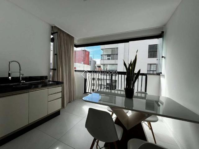 Apartamento venda em Meia Praia, Itapema