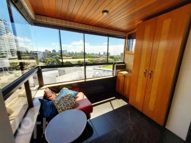 Apartamento venda em Três Figueiras, Porto Alegre