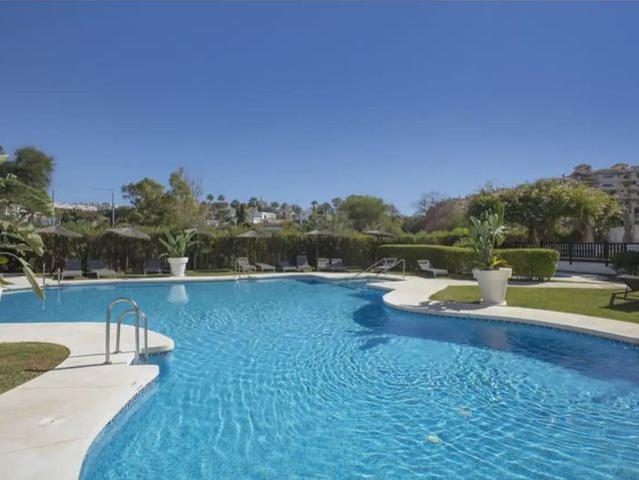 Apartamento en venta en Albayalde, Estepona