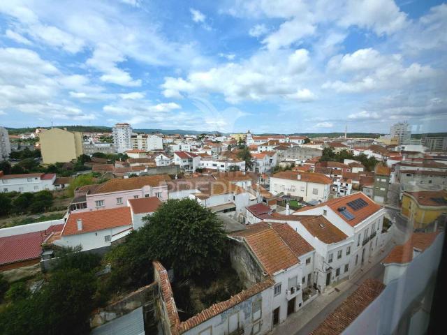 Apartamento venda em Rio Maior, Santarém