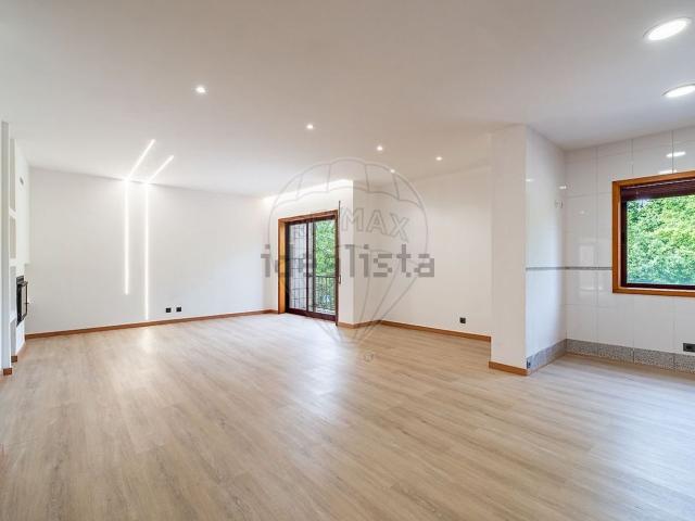Apartamento venda em Travessas, São João Da Madeira