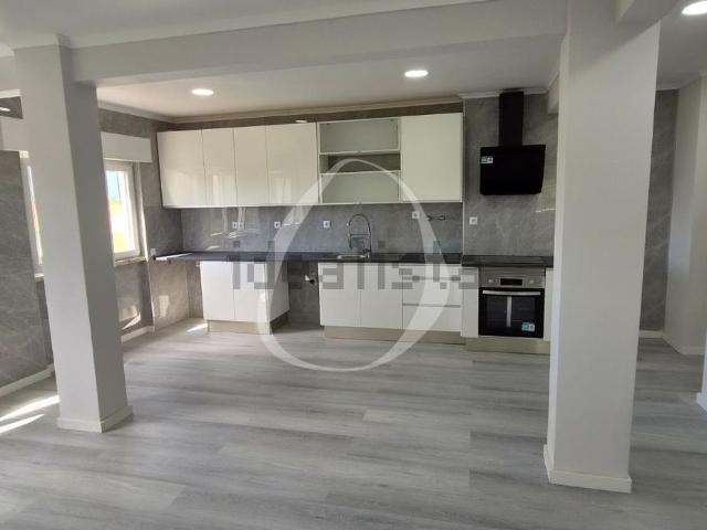 Apartamento venda em Fonte do Lavra, Setúbal