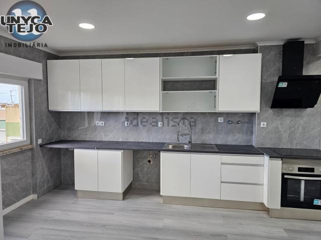 Apartamento venda em Fonte do Lavra, Setúbal
