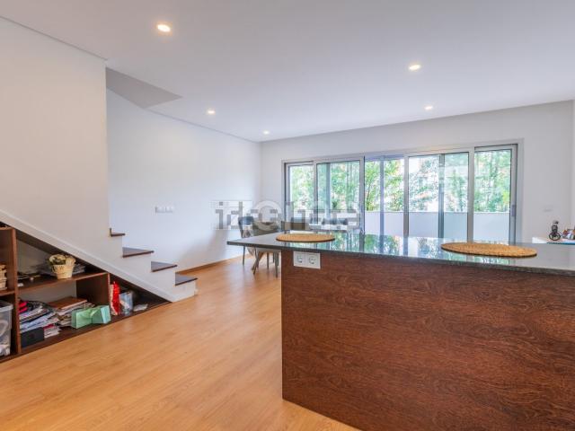 Duplex venda em São Victor, Lamaçães