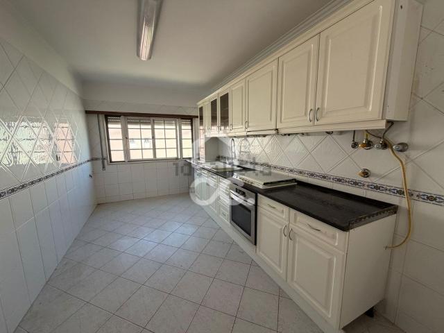 Apartamento venda em Santiago Dos Velhos, Lisboa