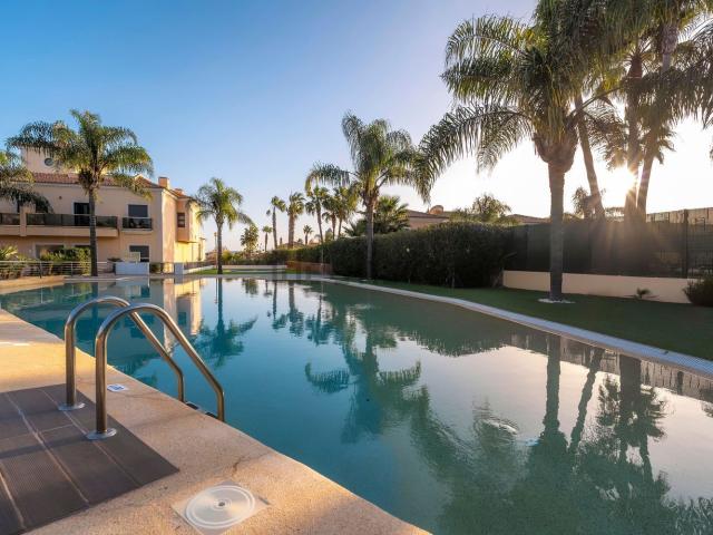 Apartamento venda em Santa Bárbara De Nexe, Laranjeira