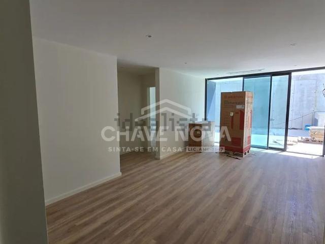 Apartamento venda em Lugar do Castelo, Vila Nova De Gaia