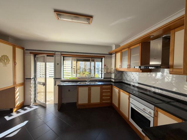 Apartamento alugar em Santo António Da Charneca, Setúbal