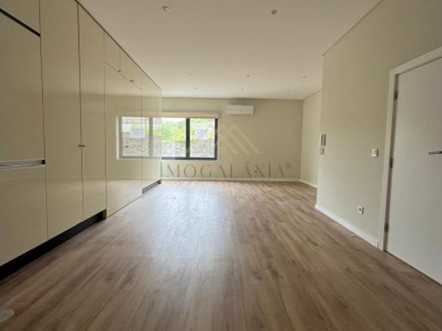 Apartamento venda em Oliveira Do Douro, Quebrantões