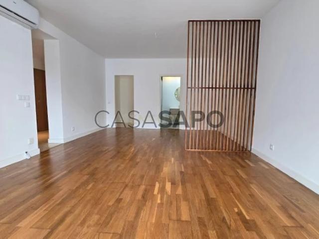 Apartamento alugar em Urbanização Casas do Lago, Amadora
