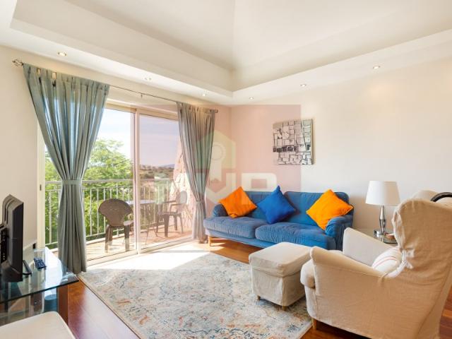 Apartamento venda em Estômbar, Faro