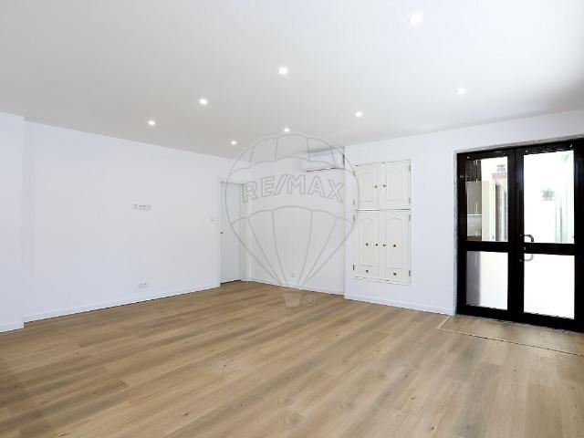 Apartamento venda em Santo António dos Cavaleiros e Frielas, Loures